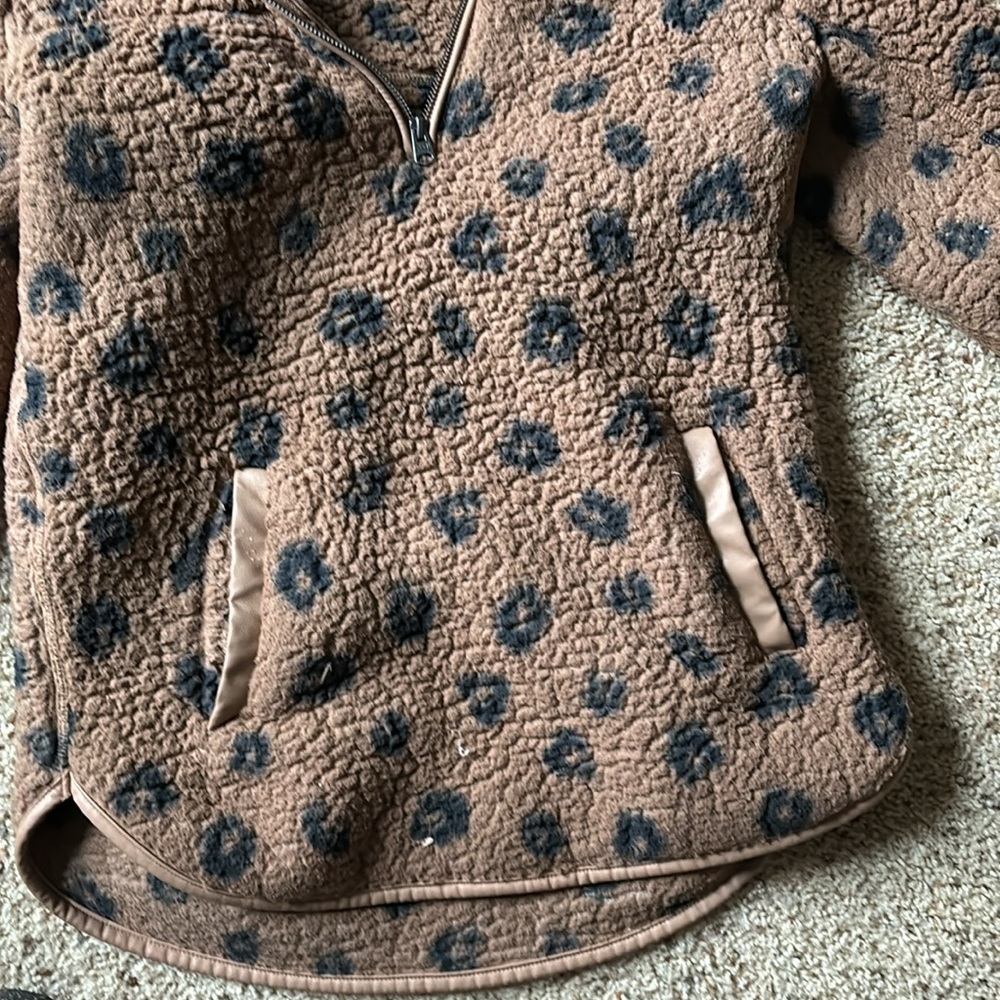 A&F Fleece - Picture 3 of 7